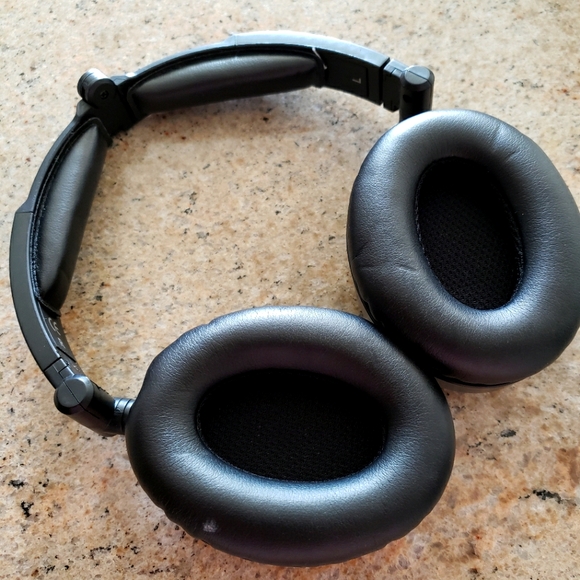 Able Planet noise cancelling headphones - Picture 1 of 2